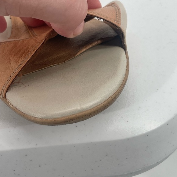 Tamaris leather t strap heeled ankle strap sandals - Picture 5 of 9